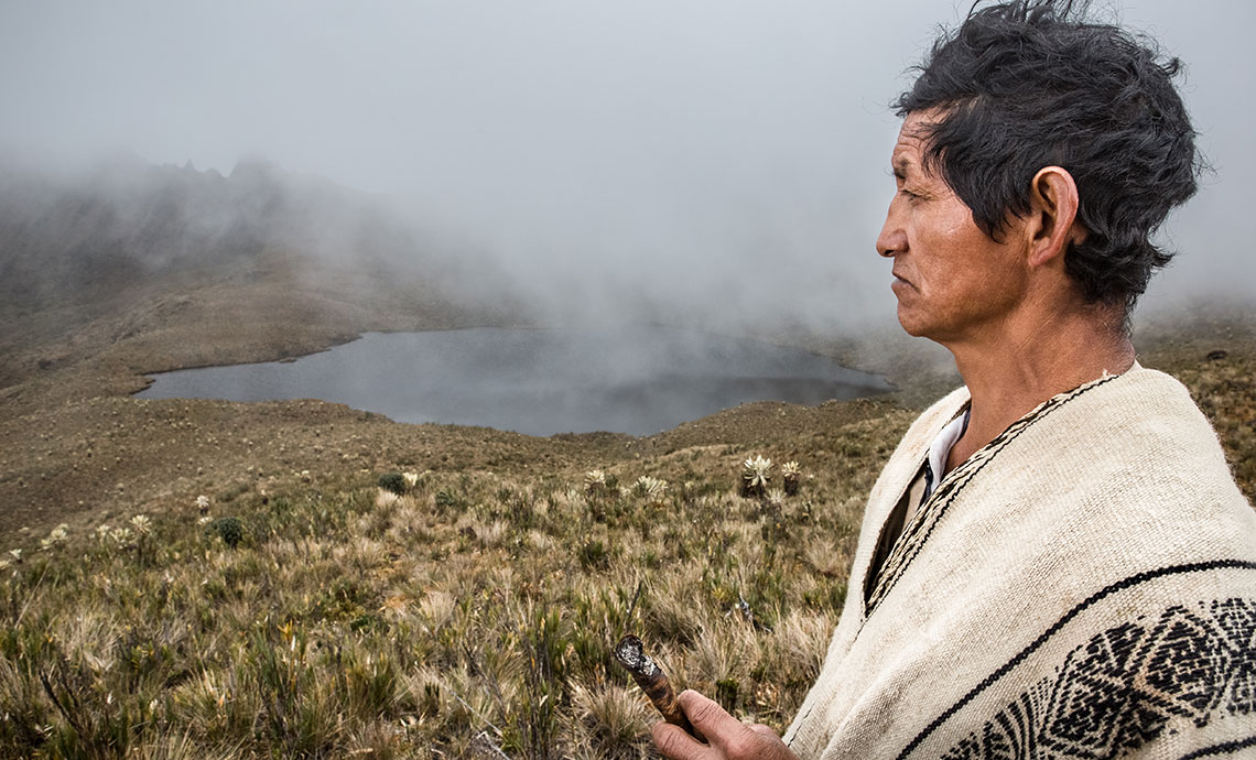 Older peasant looks toward the páramo and the lake.