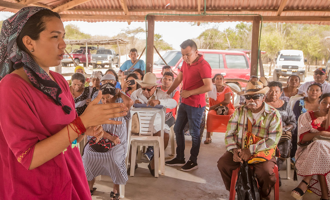 Wayú woman addresses her community.